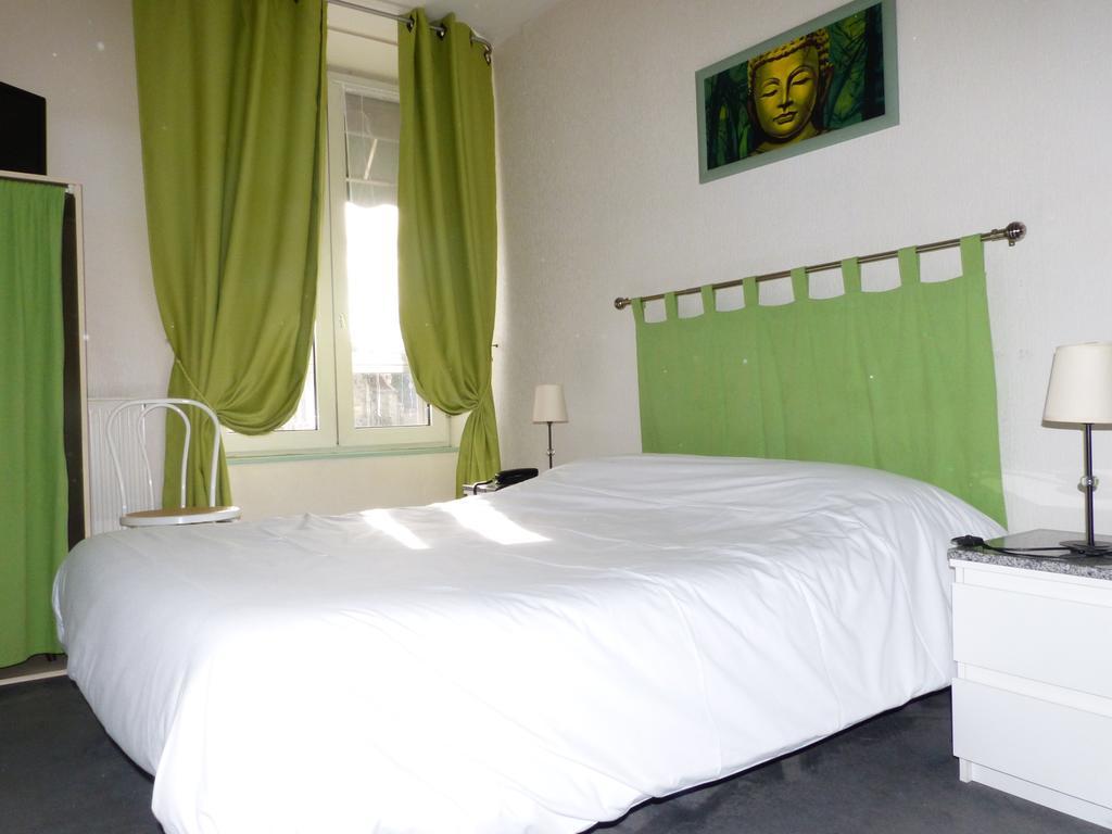 Logis Hotel Au Croissant Buzancais Екстер'єр фото