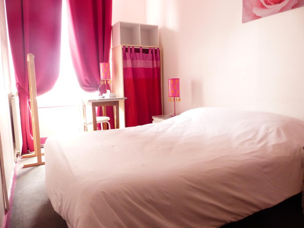 Logis Hotel Au Croissant Buzancais Екстер'єр фото