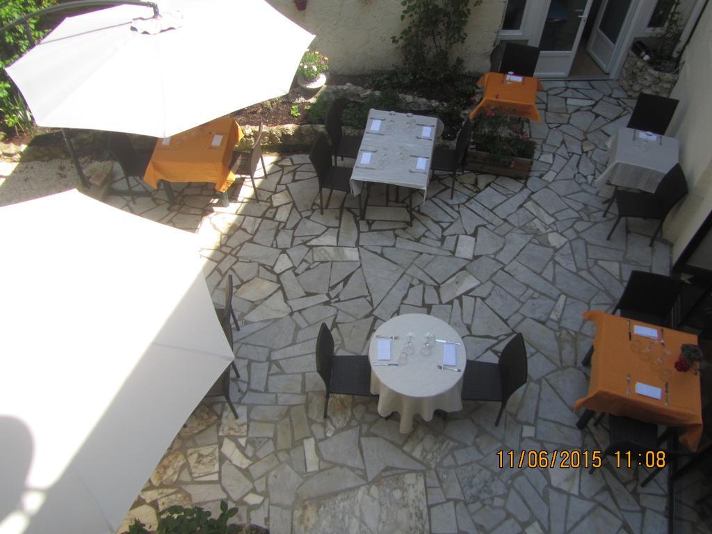 Logis Hotel Au Croissant Buzancais Екстер'єр фото