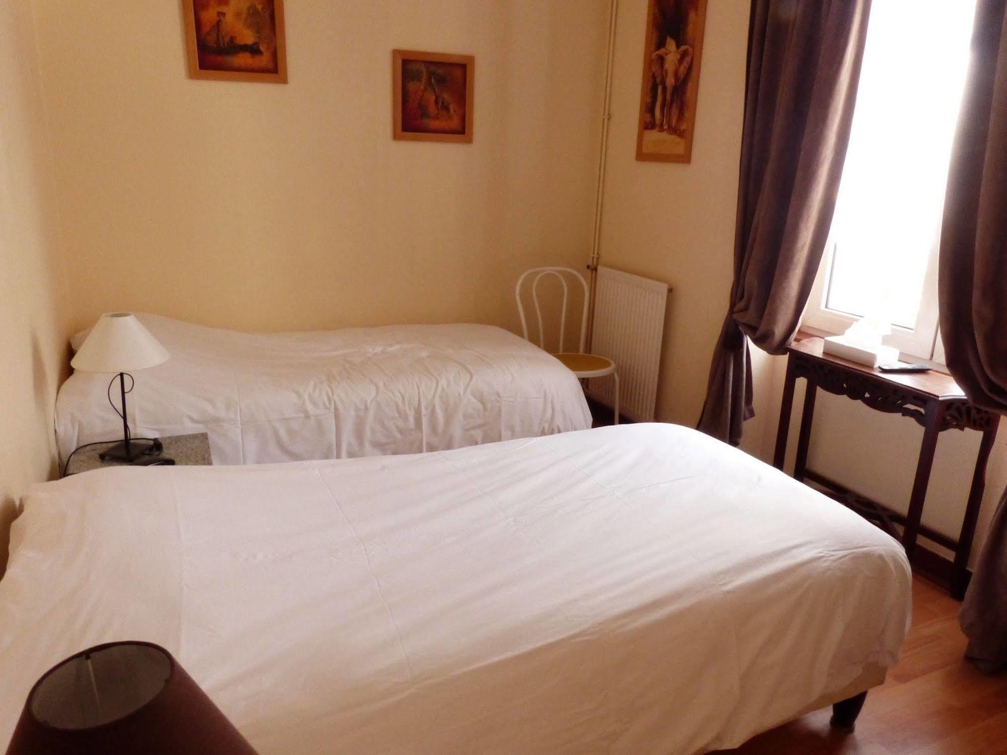 Logis Hotel Au Croissant Buzancais Екстер'єр фото