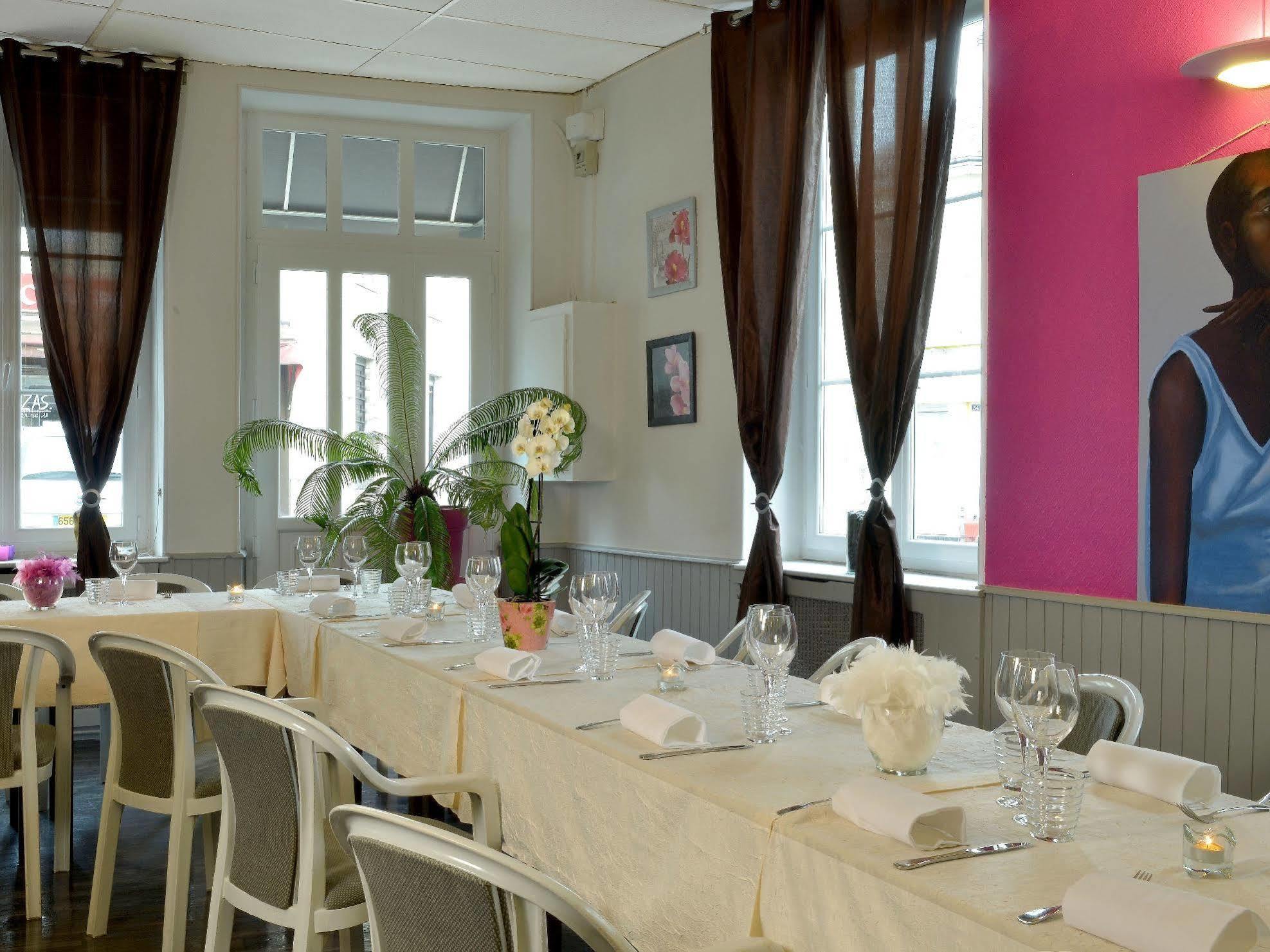 Logis Hotel Au Croissant Buzancais Екстер'єр фото