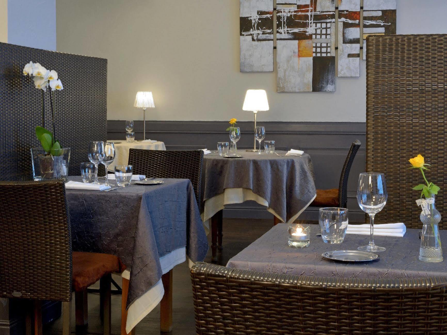 Logis Hotel Au Croissant Buzancais Екстер'єр фото